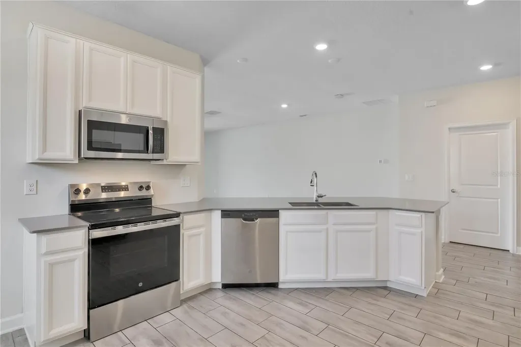 223 Bergamot Loop Davenport FL 33837