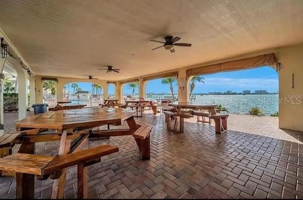 4575 Cove Circle St Petersburg FL 33708