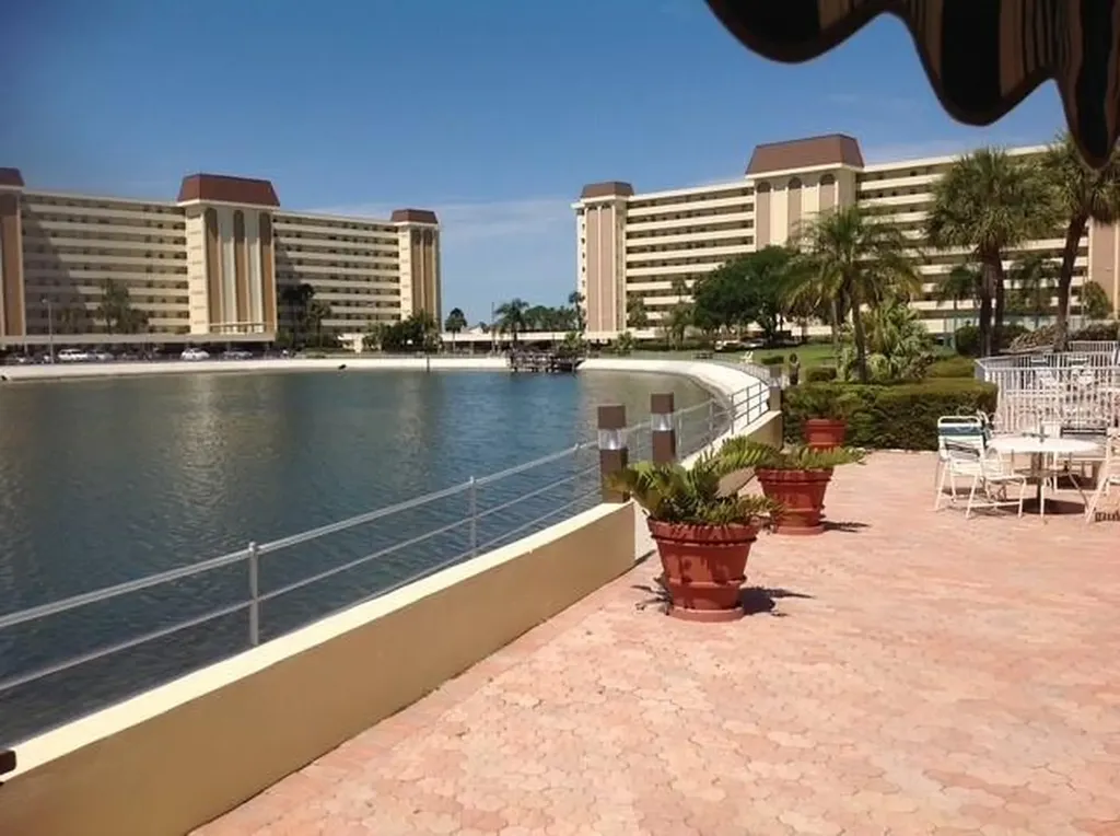 4575 Cove Circle St Petersburg FL 33708