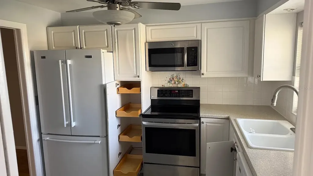 4575 Cove Circle St Petersburg FL 33708