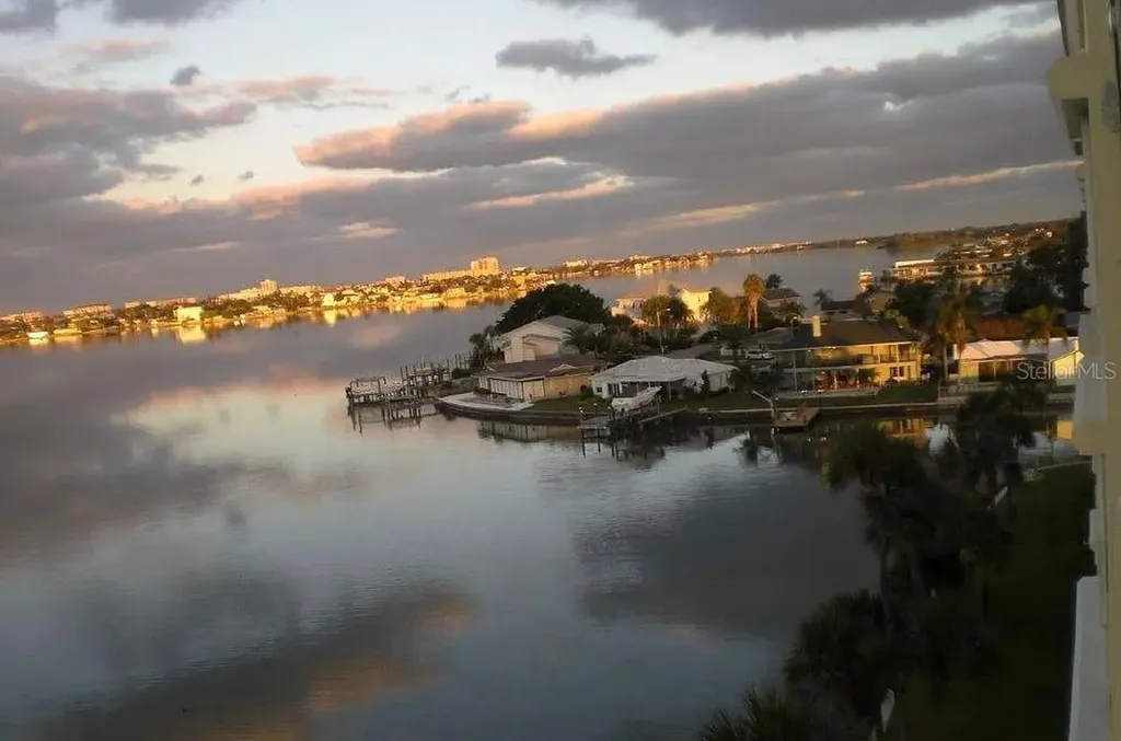 4575 Cove Circle St Petersburg FL 33708
