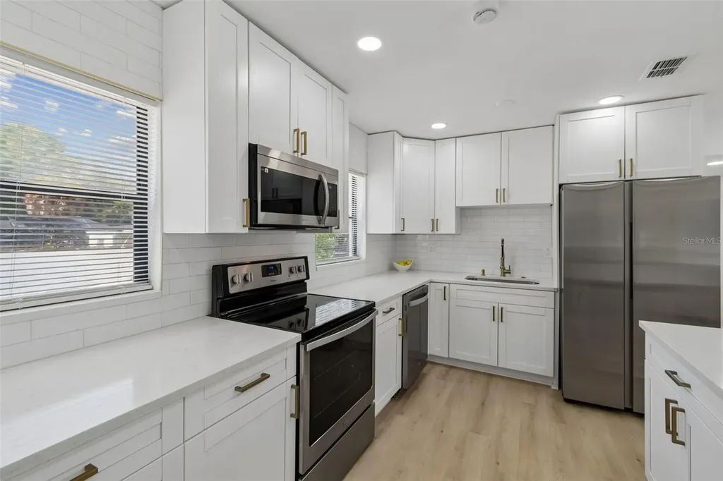 1702 W Johnston Avenue Tampa FL 33603