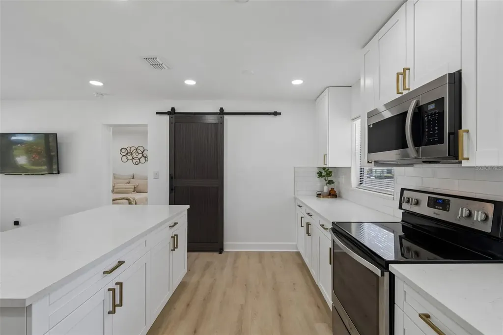 1702 W Johnston Avenue Tampa FL 33603