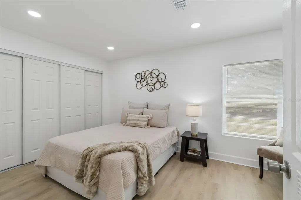 1702 W Johnston Avenue Tampa FL 33603