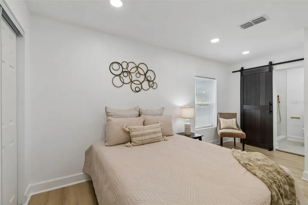 1702 W Johnston Avenue Tampa FL 33603
