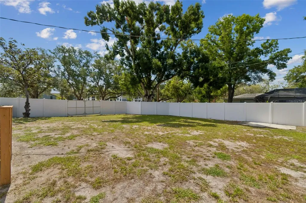1702 W Johnston Avenue Tampa FL 33603
