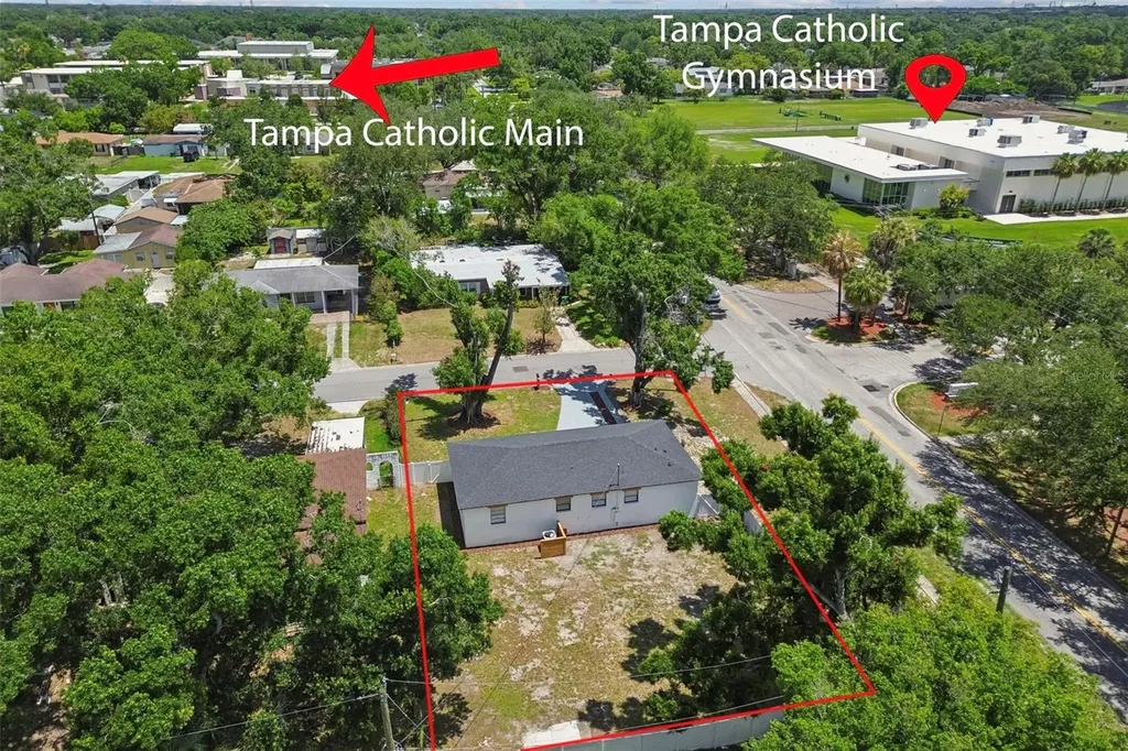 1702 W Johnston Avenue Tampa FL 33603