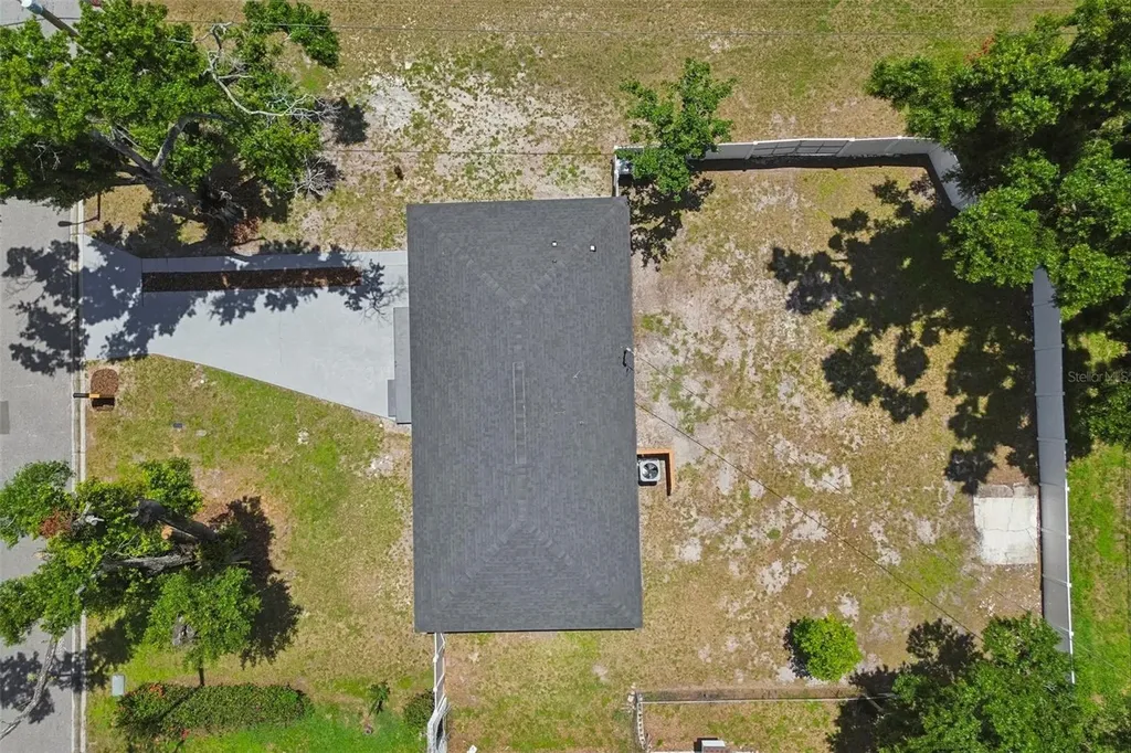 1702 W Johnston Avenue Tampa FL 33603