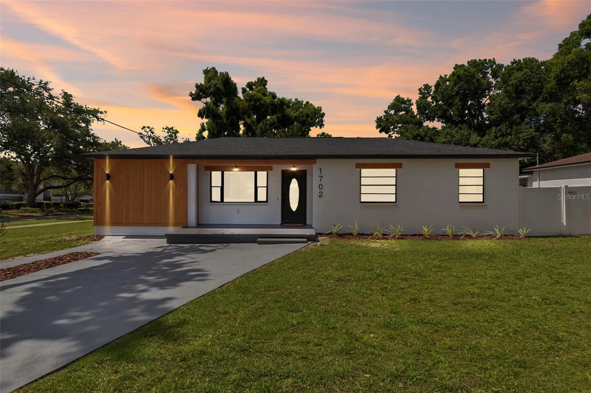 1702 W Johnston Avenue Tampa FL 33603