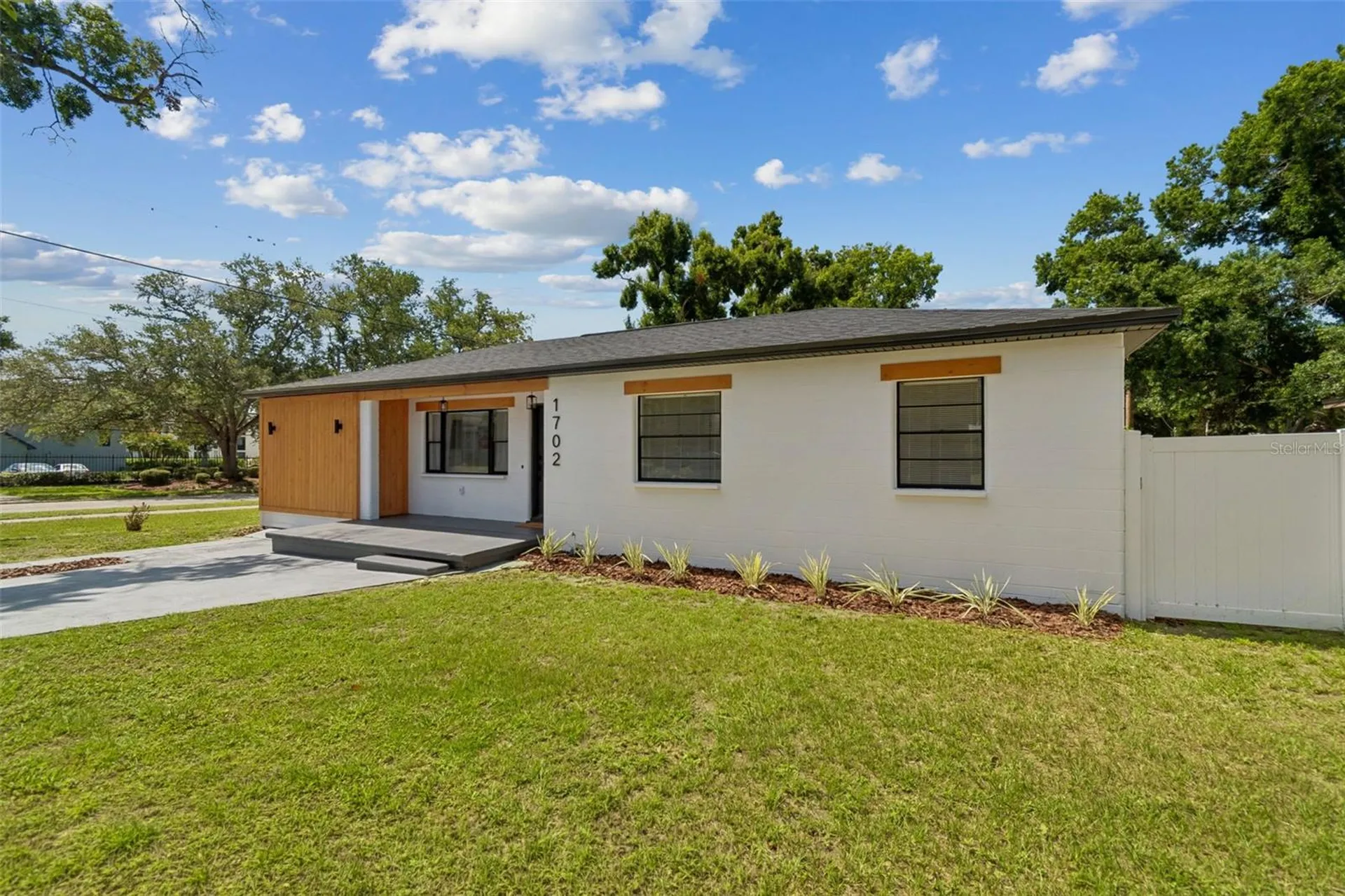 1702 W Johnston Avenue Tampa FL 33603