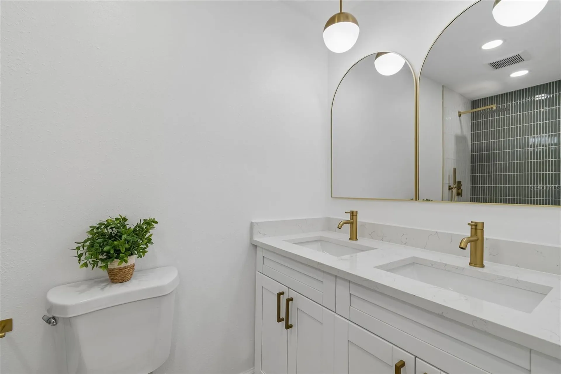 1702 W Johnston Avenue Tampa FL 33603