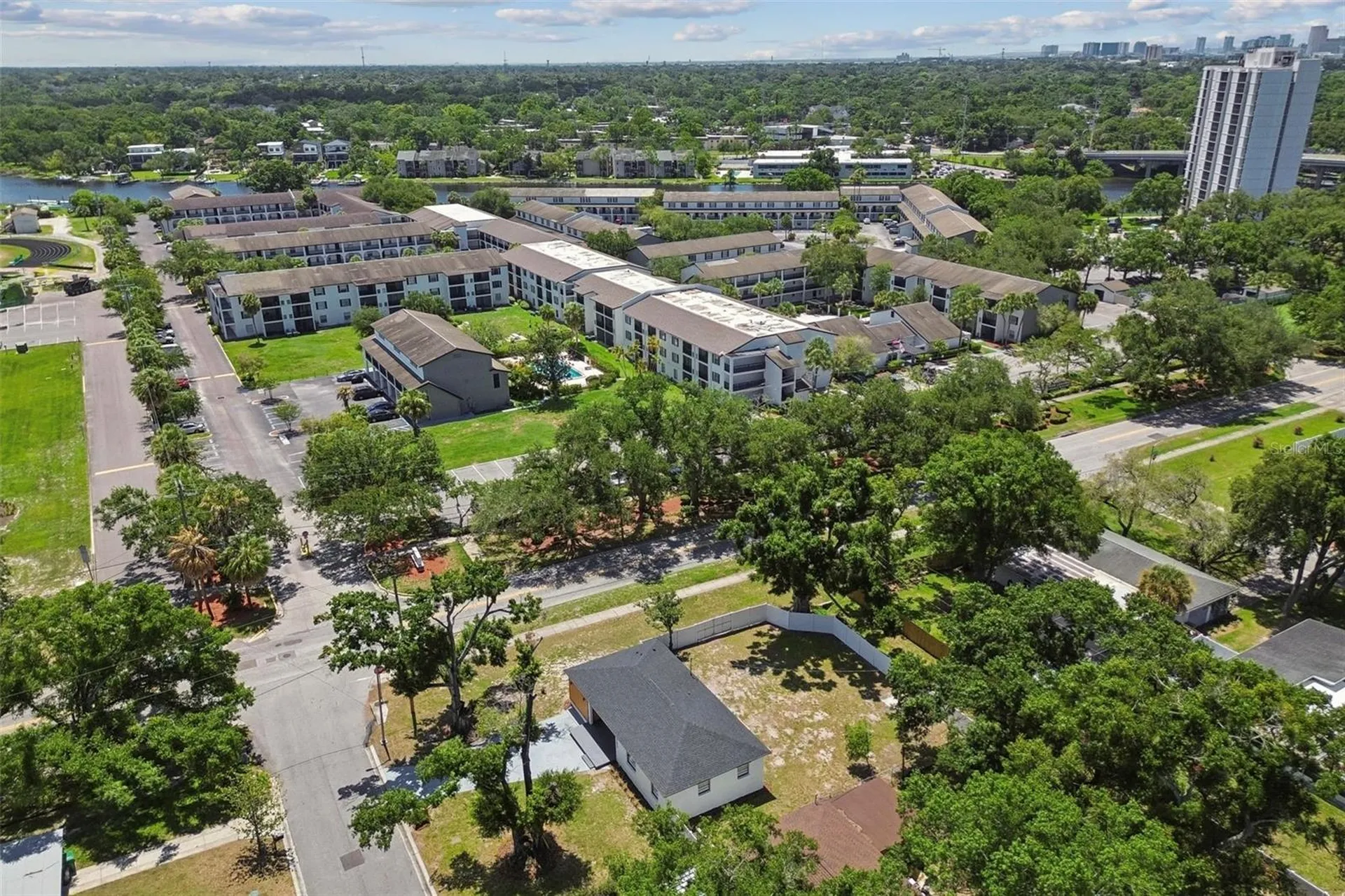 1702 W Johnston Avenue Tampa FL 33603