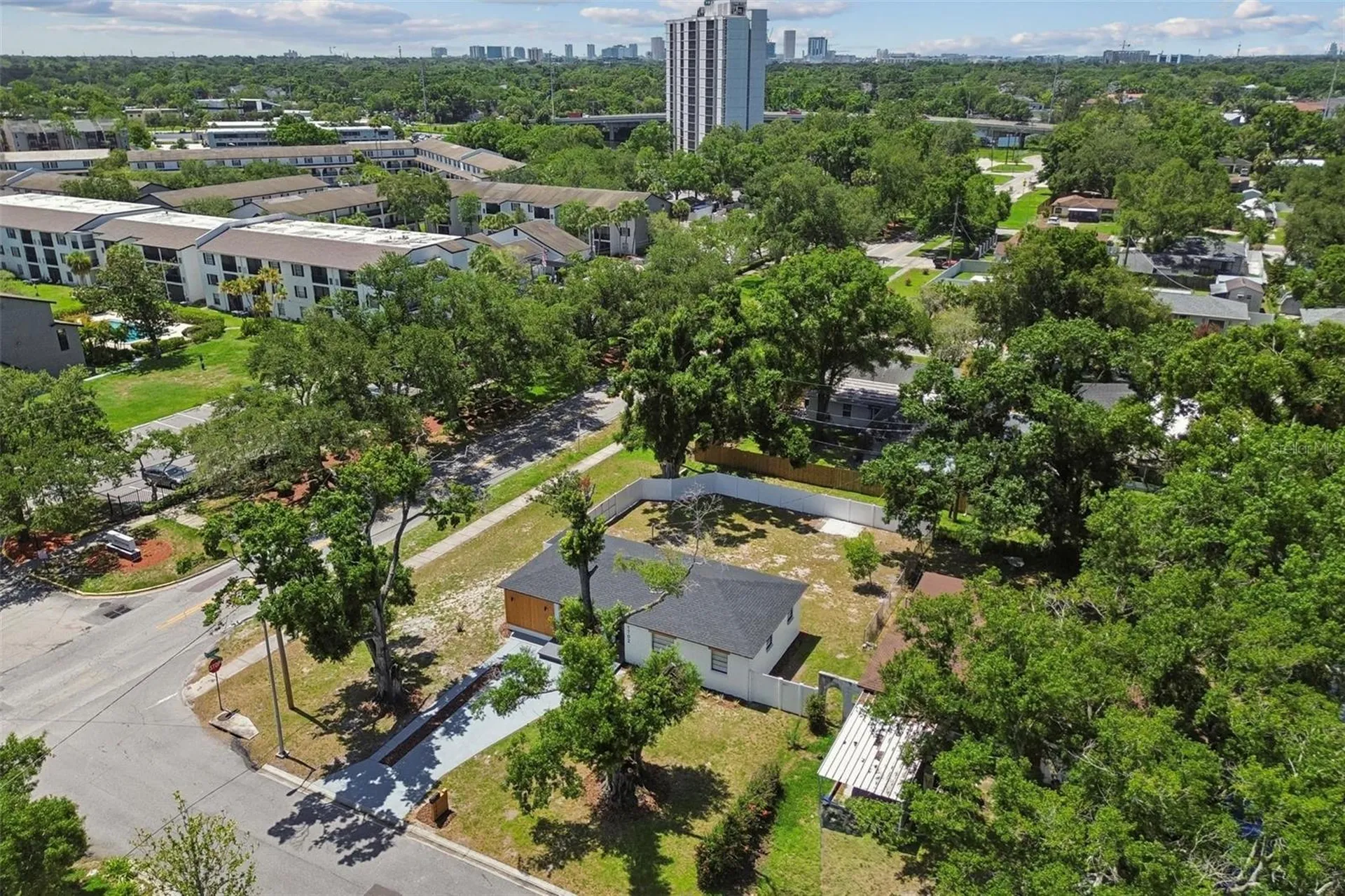 1702 W Johnston Avenue Tampa FL 33603