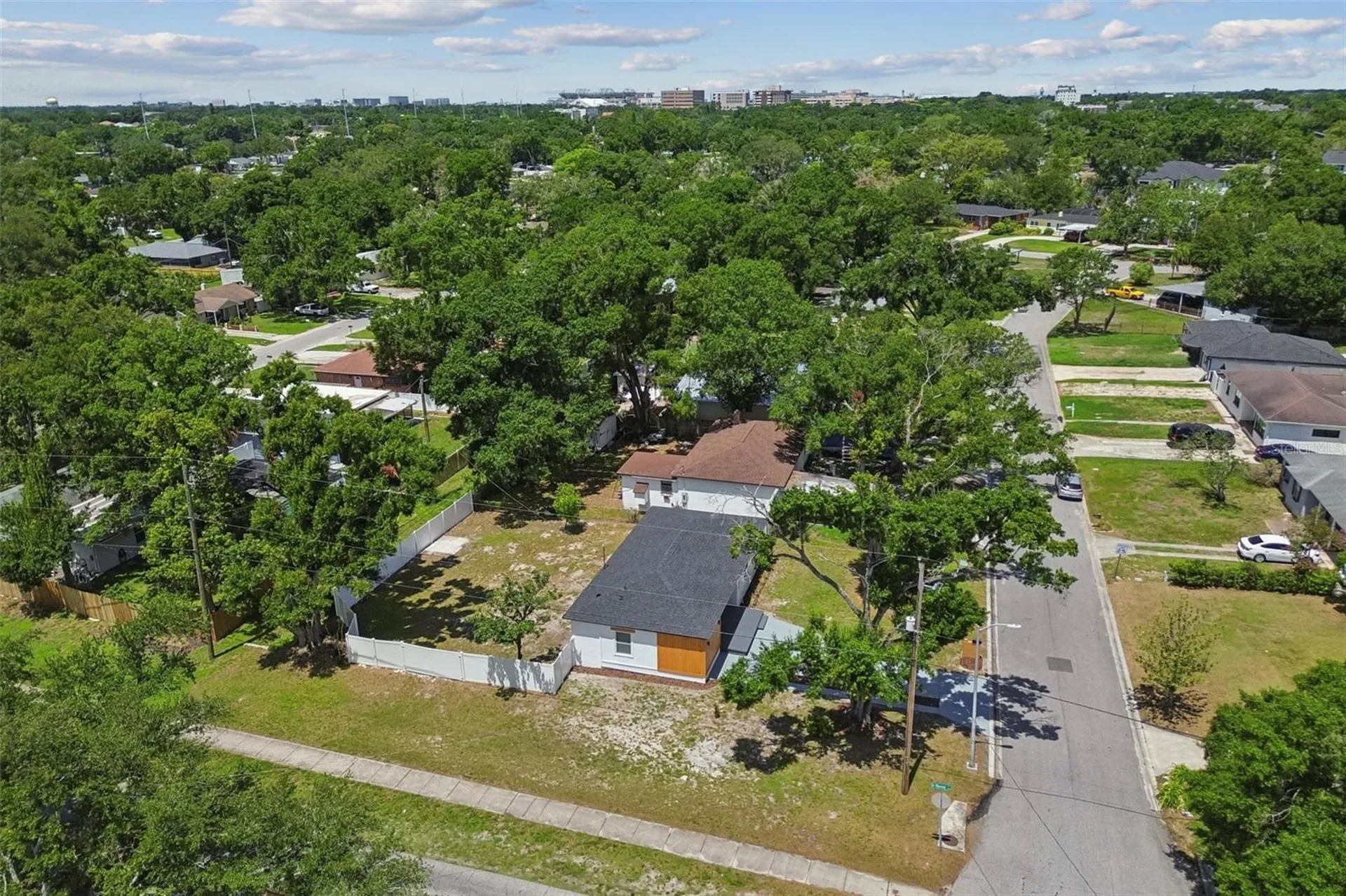 1702 W Johnston Avenue Tampa FL 33603