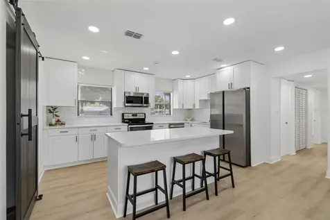 1702 W Johnston Avenue Tampa FL 33603
