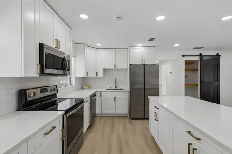1702 W Johnston Avenue Tampa FL 33603