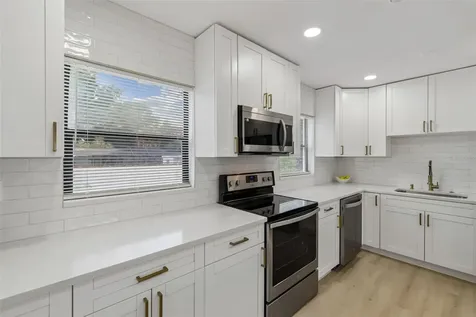 1702 W Johnston Avenue Tampa FL 33603