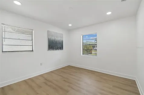 1702 W Johnston Avenue Tampa FL 33603