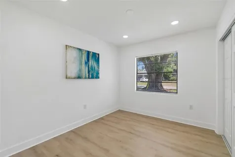 1702 W Johnston Avenue Tampa FL 33603