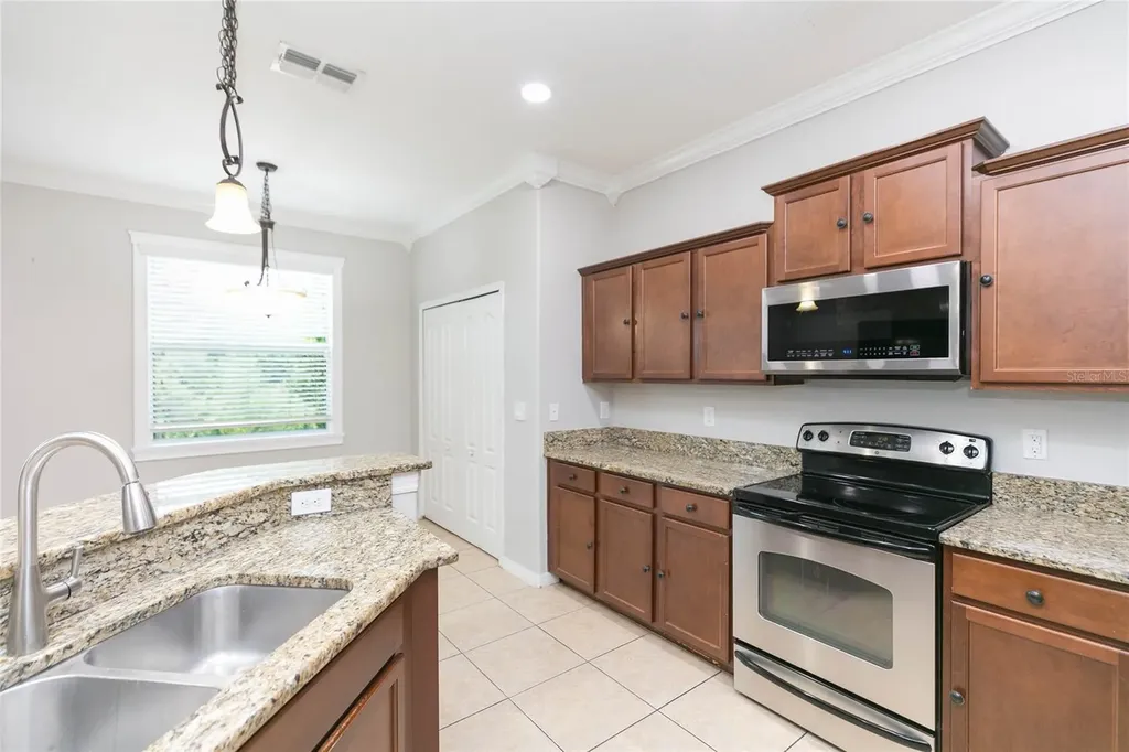 515 Vista Ridge Drive Ruskin FL 33570