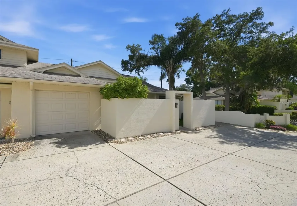 124 Colony South Drive Tarpon Springs FL 34689