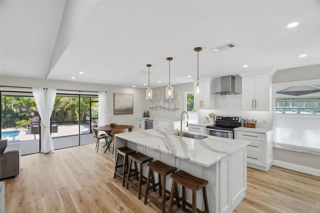 124 Colony South Drive Tarpon Springs FL 34689