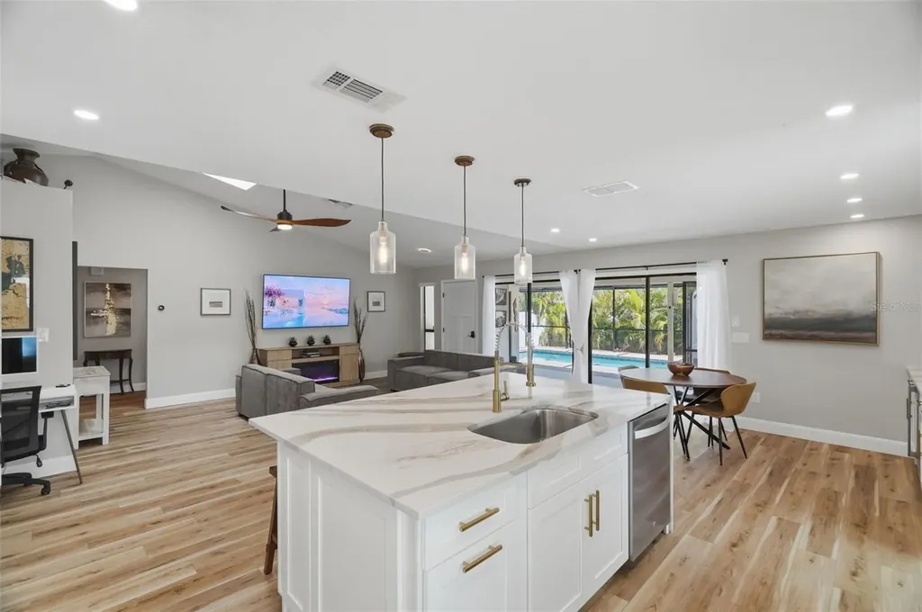 124 Colony South Drive Tarpon Springs FL 34689