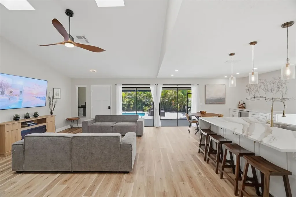 124 Colony South Drive Tarpon Springs FL 34689