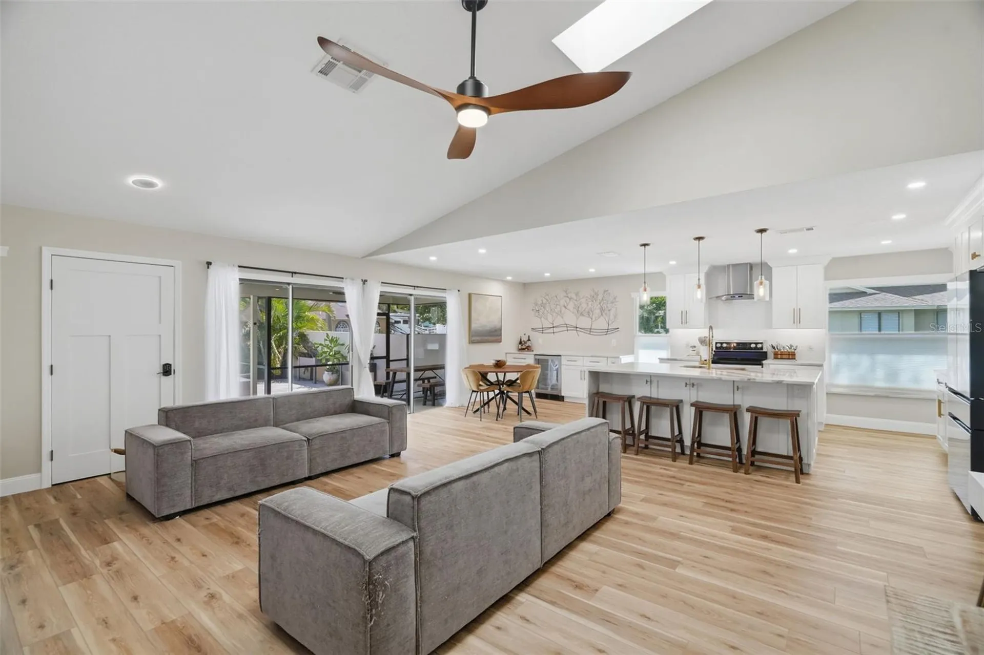 124 Colony South Drive Tarpon Springs FL 34689