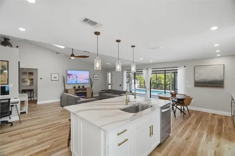 124 Colony South Drive Tarpon Springs FL 34689