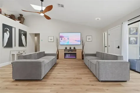 124 Colony South Drive Tarpon Springs FL 34689