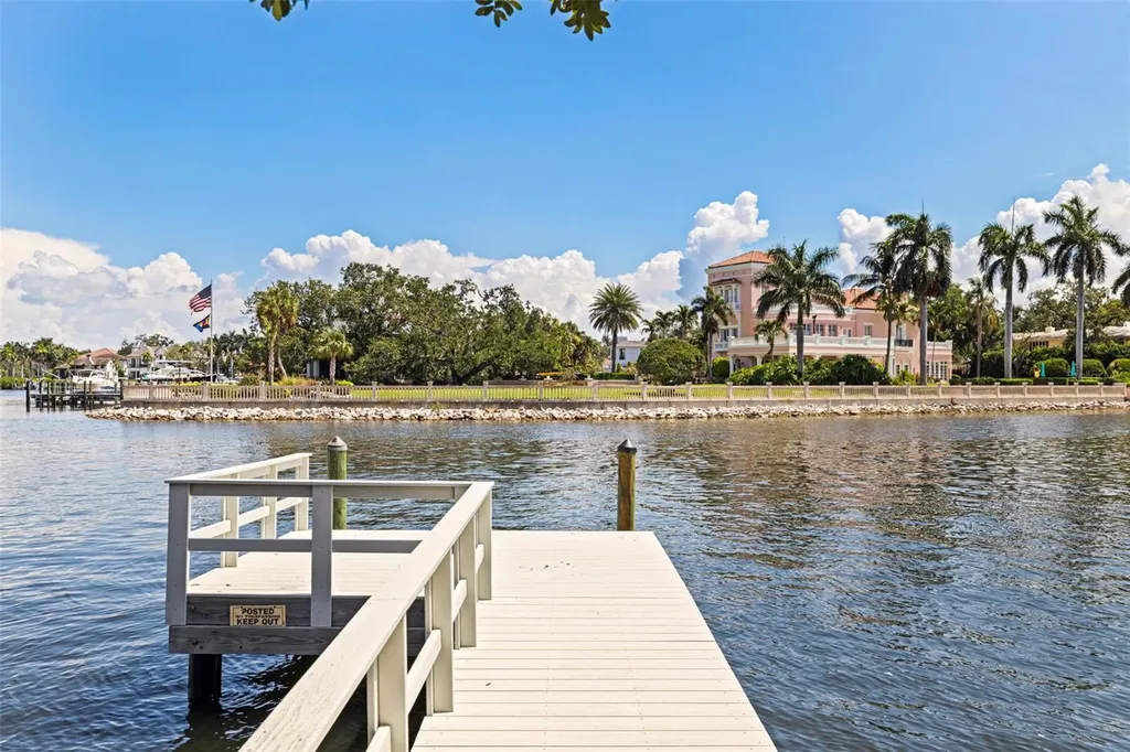 1846 Coffee Pot Boulevard NE St Petersburg FL 33704