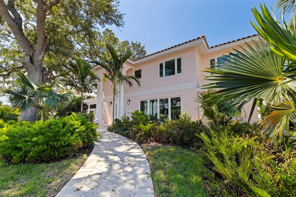 1846 Coffee Pot Boulevard NE St Petersburg FL 33704