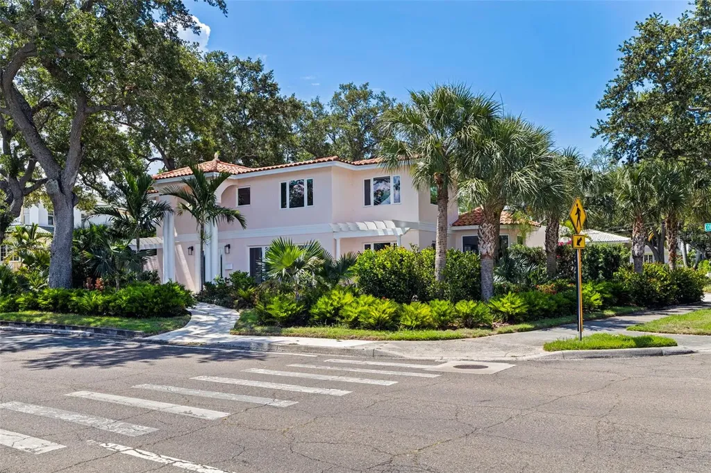 1846 Coffee Pot Boulevard NE St Petersburg FL 33704