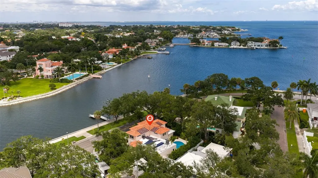1846 Coffee Pot Boulevard NE St Petersburg FL 33704