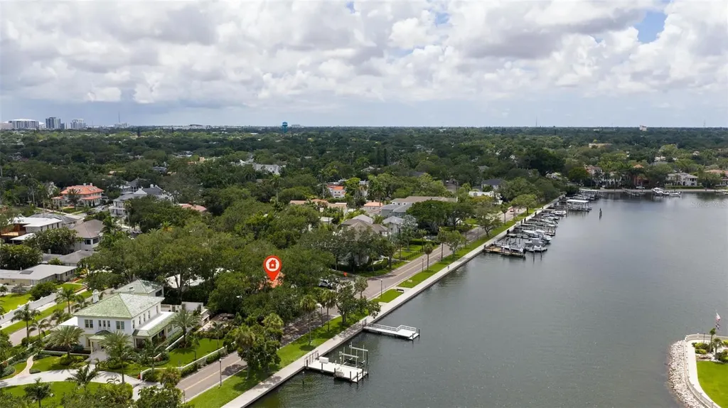 1846 Coffee Pot Boulevard NE St Petersburg FL 33704