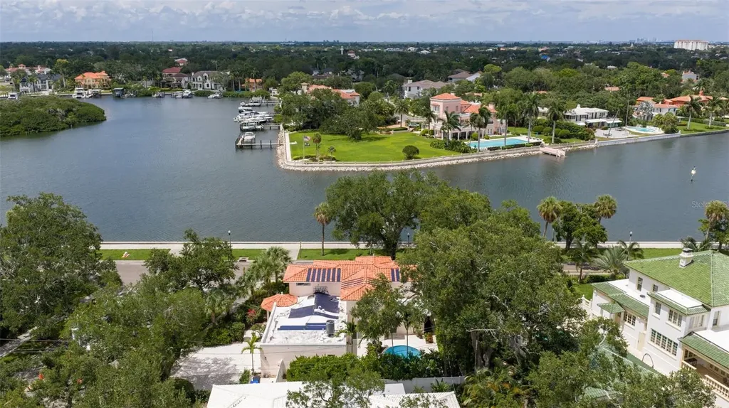 1846 Coffee Pot Boulevard NE St Petersburg FL 33704