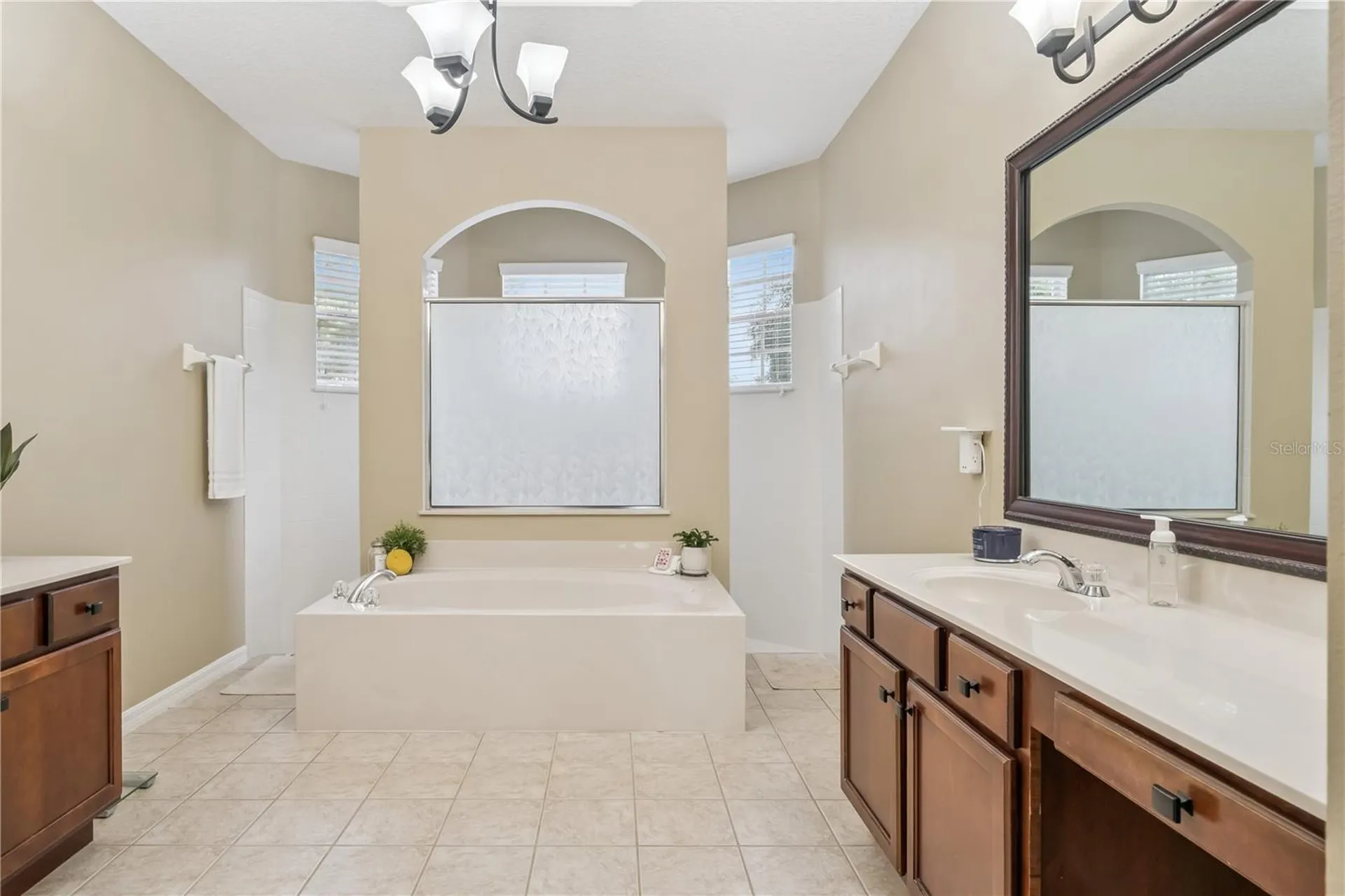 1955 Cascades Cove Drive Orlando FL 32820