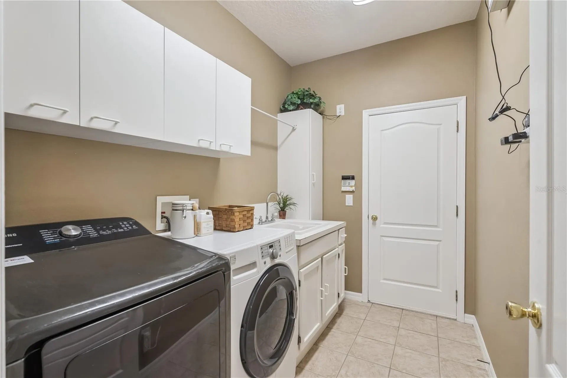 1955 Cascades Cove Drive Orlando FL 32820