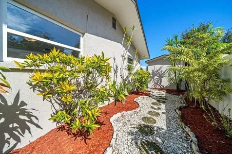 1163 60th Avenue S St Petersburg FL 33705
