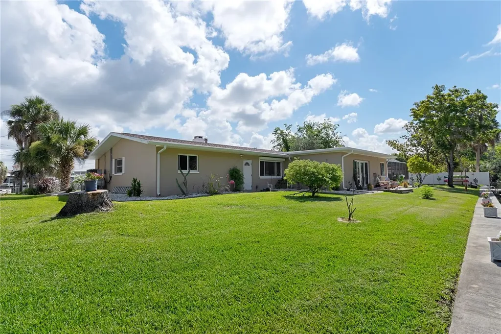 2160 N Watersedge Drive Crystal River FL 34429