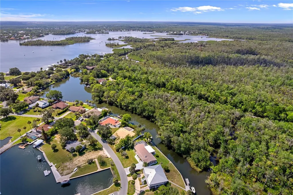 2160 N Watersedge Drive Crystal River FL 34429