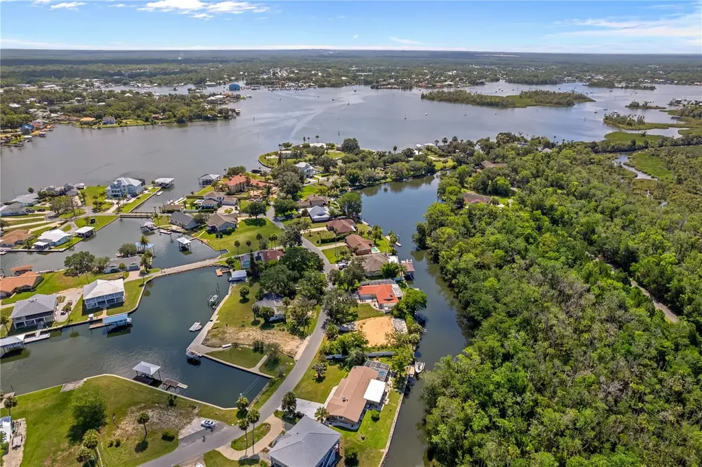 2160 N Watersedge Drive Crystal River FL 34429
