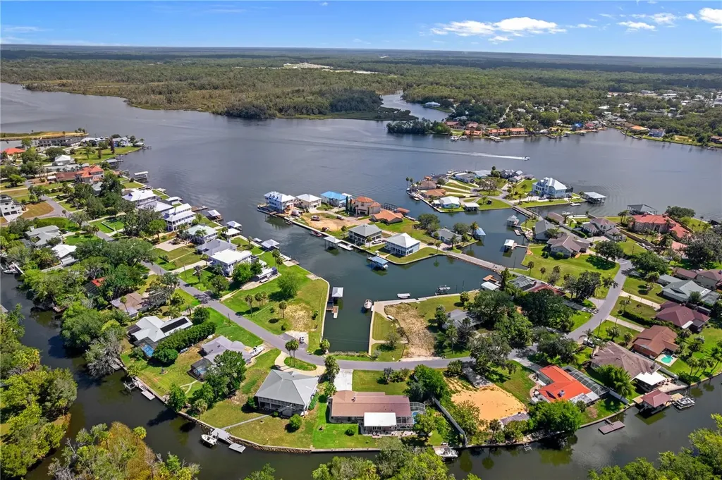 2160 N Watersedge Drive Crystal River FL 34429