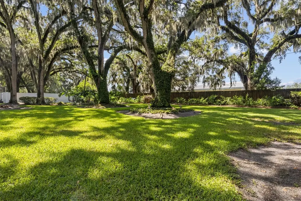 1142 Longwood Oaks Boulevard Lakeland FL 33811