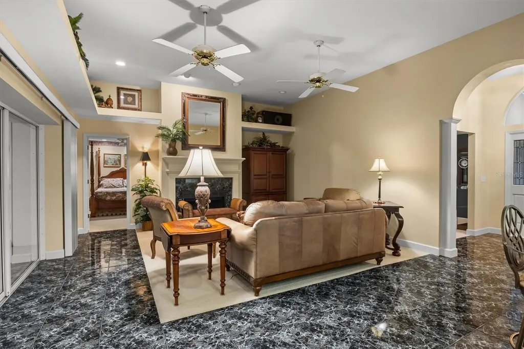 1142 Longwood Oaks Boulevard Lakeland FL 33811