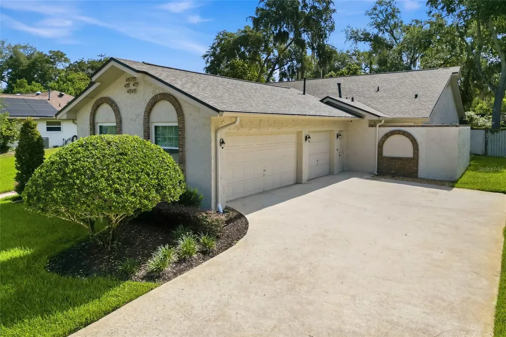 1063 Whispering Point Casselberry FL 32707