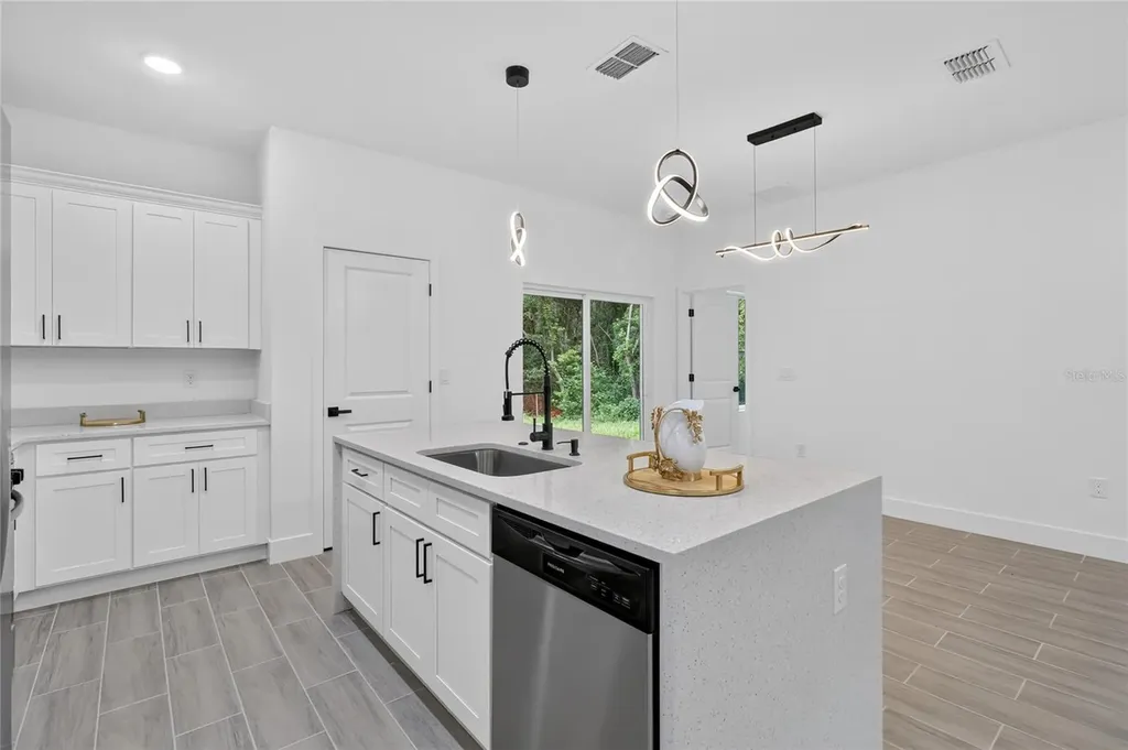 881 W Wisconsin Avenue Orange City FL 32763