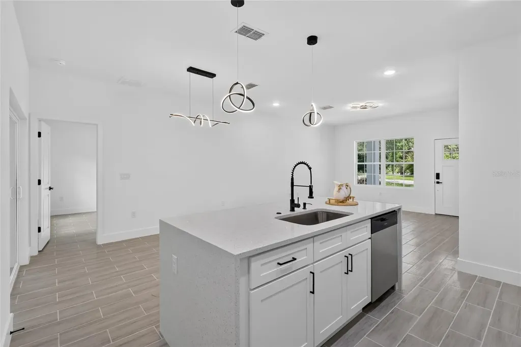 881 W Wisconsin Avenue Orange City FL 32763