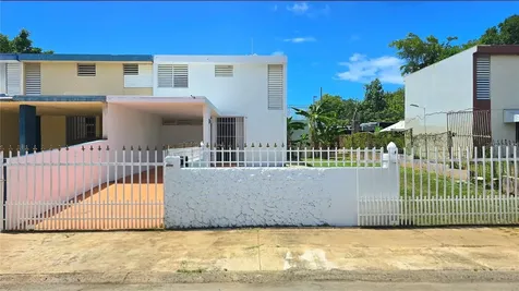 15 Villa Evangelina Manati PR 00674